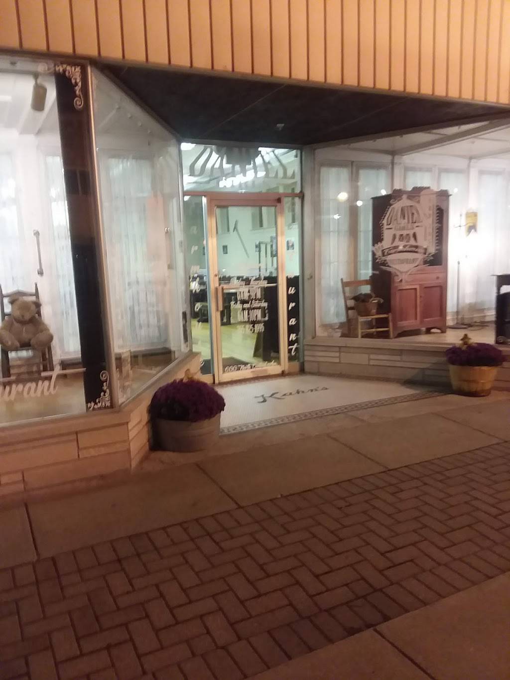 Daniels Girls Farmhouse Restaurant | restaurant | 600 N Central Ave, Connersville, IN 47331, USA | 7658251995 OR +1 765-825-1995