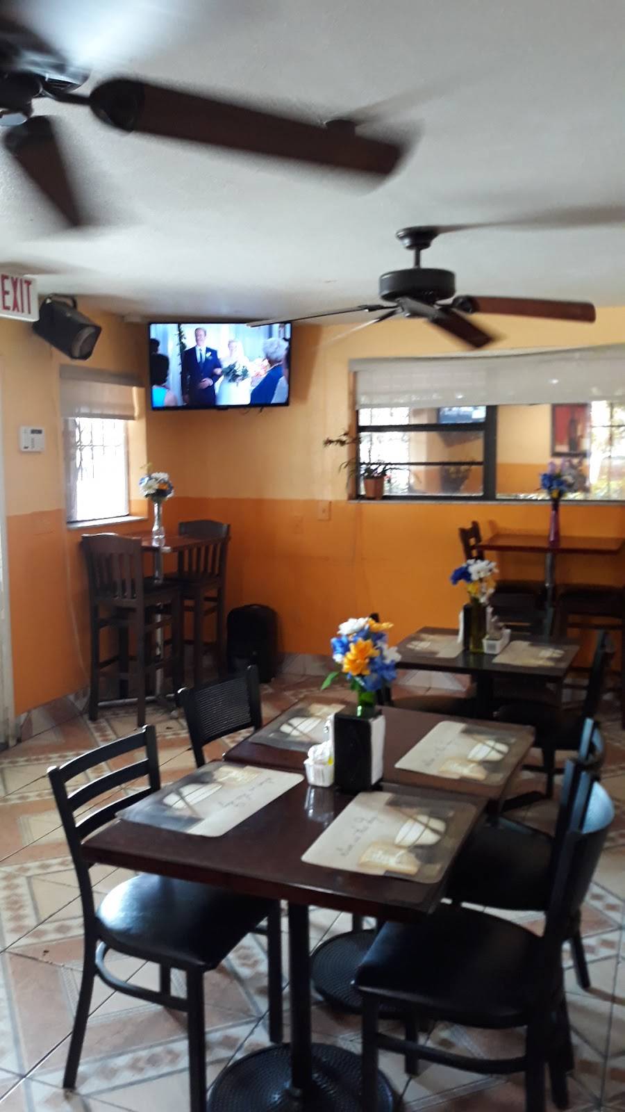 La Esquina Caribena | restaurant | 13290 NW 43rd Ave, Opa-locka, FL 33054, USA | 3056881606 OR +1 305-688-1606