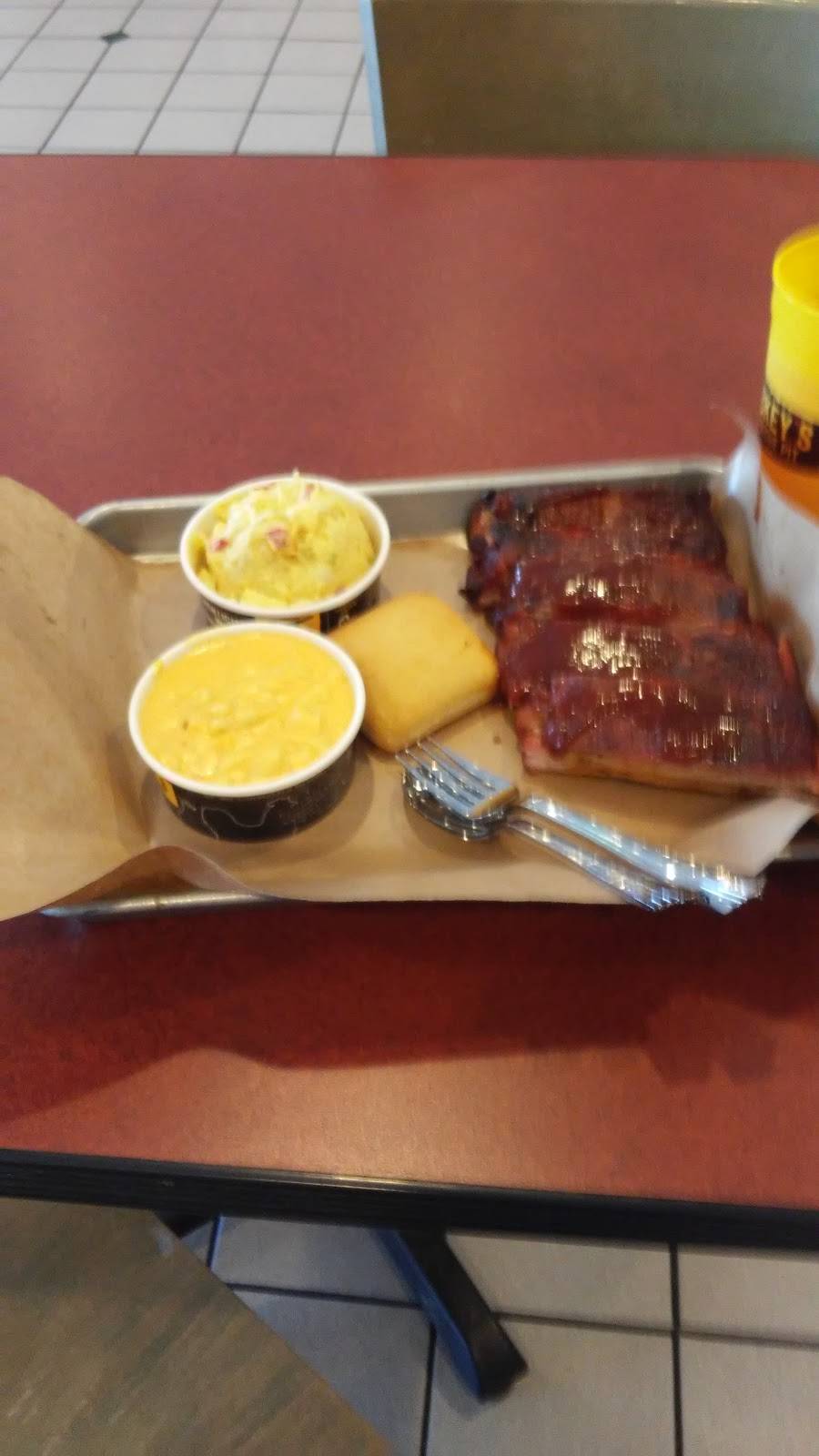 Dickeys Barbecue Pit | restaurant | 1912 S Brentwood Blvd, Saint Louis, MO 63144, USA | 3149421412 OR +1 314-942-1412