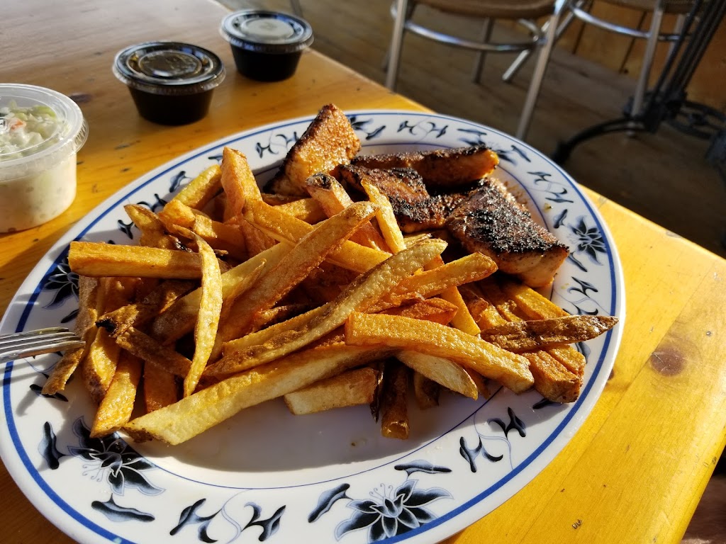 Cattails Cove | restaurant | 22 E Hodeck St, Cedarville, MI 49719, USA | 9064842995 OR +1 906-484-2995