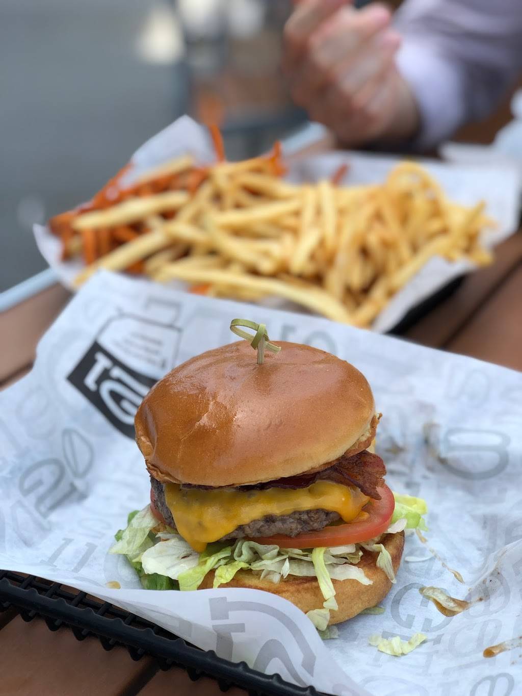 Burger 21 | restaurant | 2500 Old Milton Pkwy #100, Alpharetta, GA 30004, USA | 6783811422 OR +1 678-381-1422