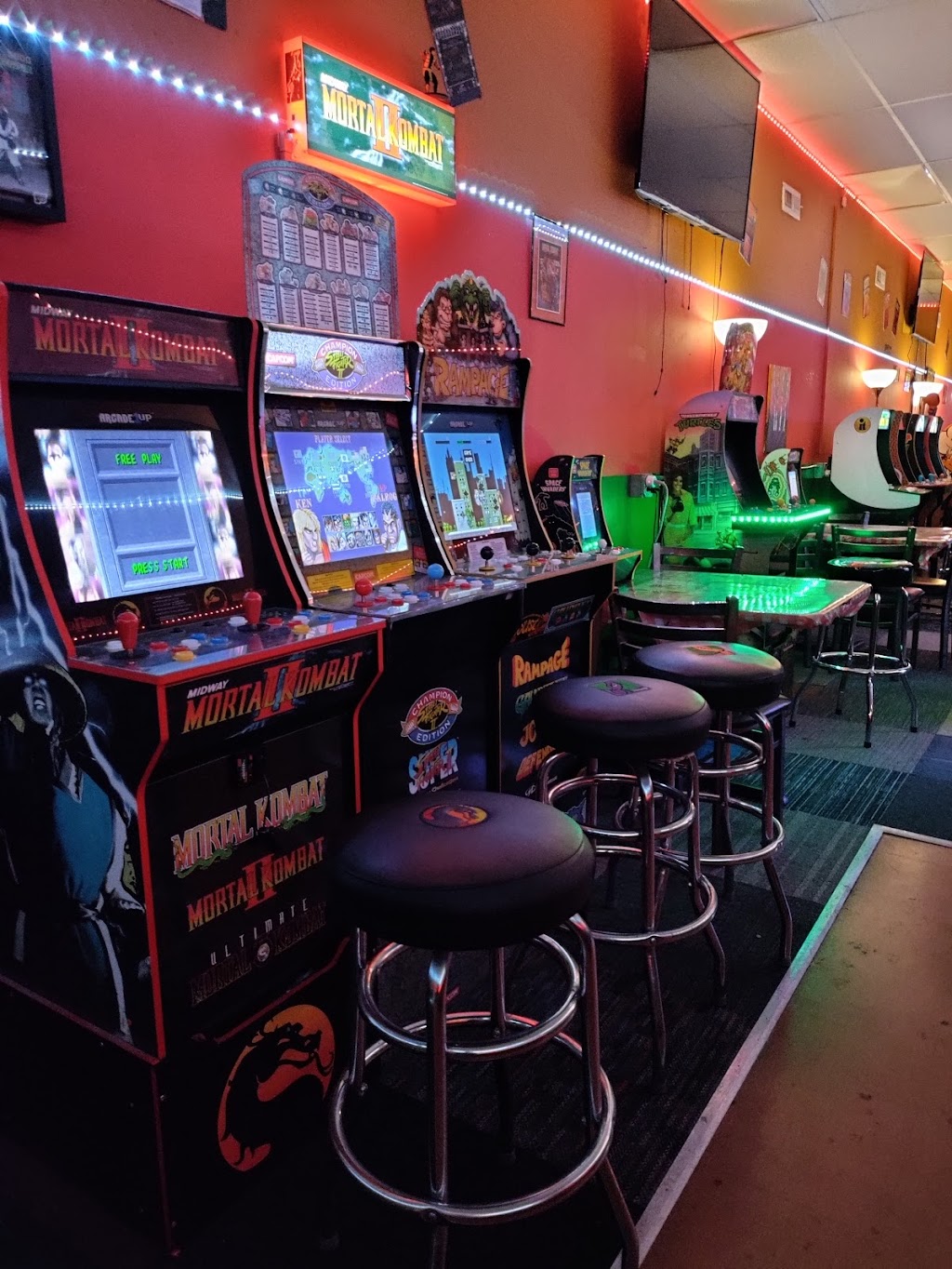 The Deep Dish Lounge Pizza, Wings & Arcade | restaurant | 511 N 30th St, Colorado Springs, CO 80904, USA | 7197550004 OR +1 719-755-0004