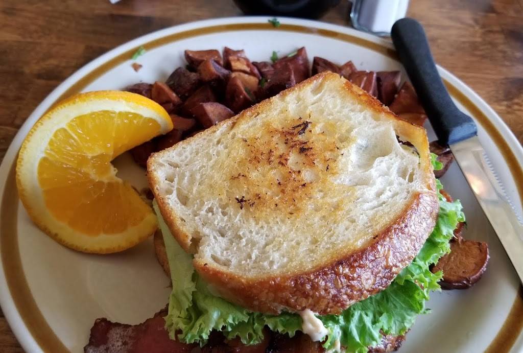 Tip Top Tavern | restaurant | 601 North St, Madison, WI 53704, USA | 6082415515 OR +1 608-241-5515