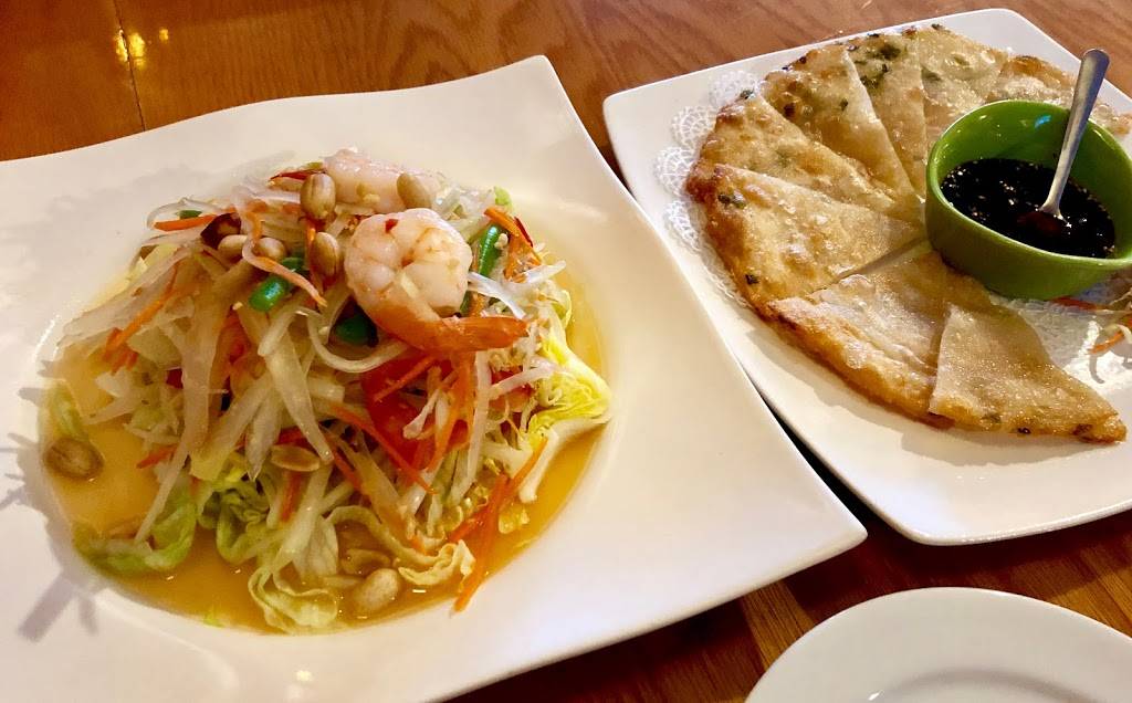 Chang Kao Thai Cuisine | restaurant | 6233 14th St W, Bradenton, FL 34207, USA | 9417392217 OR +1 941-739-2217