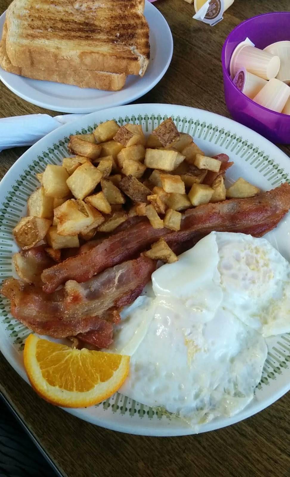 Queensway Restaurant | restaurant | 685 The Queensway, Peterborough, ON K9J 7J6, Canada | 7057485544 OR +1 705-748-5544