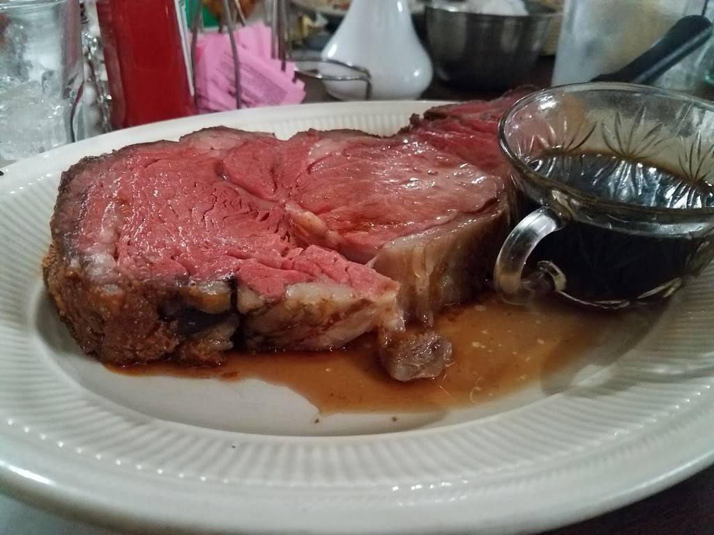 Klemmes Wagon Wheel | restaurant | 120 S Wisconsin Dr, Howards Grove, WI 53083, USA | 9205652325 OR +1 920-565-2325