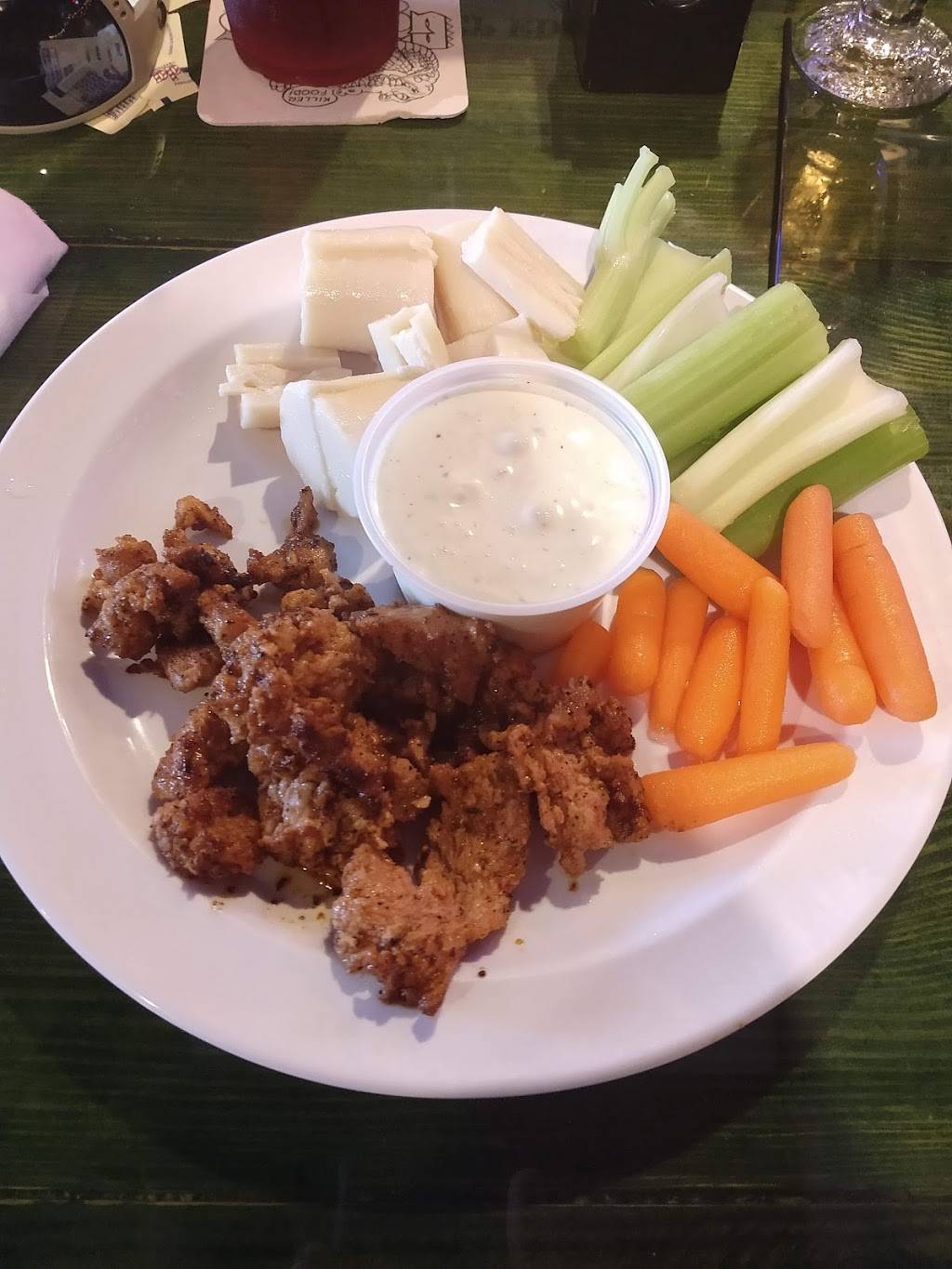 GatorBites Tail & Ale | restaurant | 20351 Summerlin Rd, Fort Myers, FL 33908, USA | 2392671317 OR +1 239-267-1317