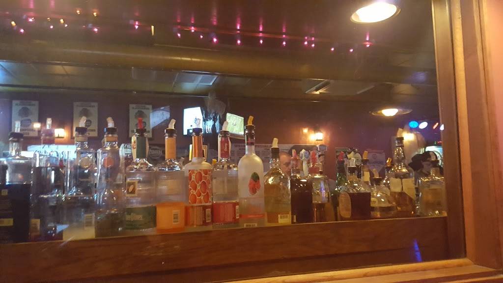 Growlers | restaurant | 2816 Highway Ave, Highland, IN 46322, USA | 2199240245 OR +1 219-924-0245