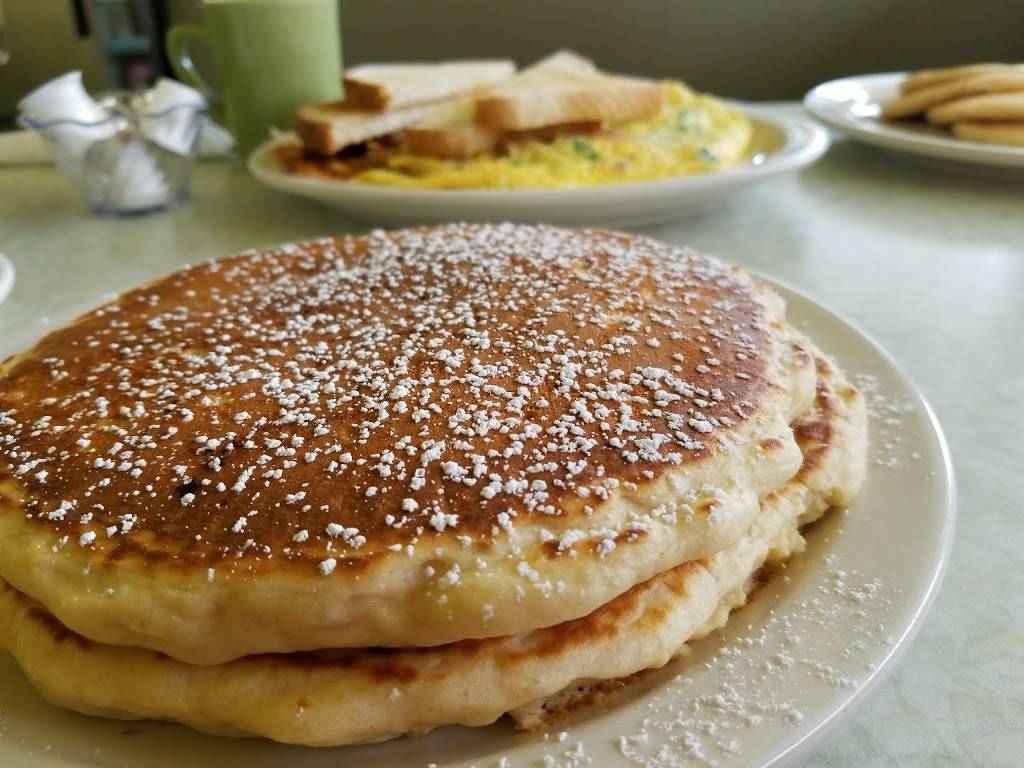 Jonis Diner | restaurant | 111 S Wells St, Lake Geneva, WI 53147, USA | 2623489565 OR +1 262-348-9565