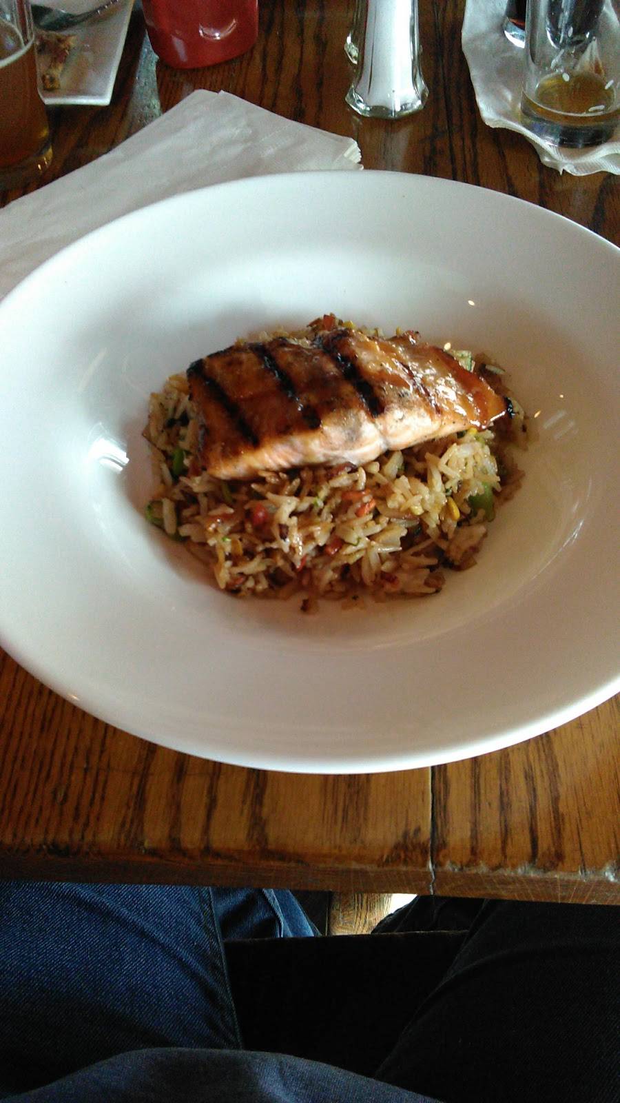 Christopher Martins Restaurant | restaurant | 860 State St, New Haven, CT 06511, USA | 2037768835 OR +1 203-776-8835