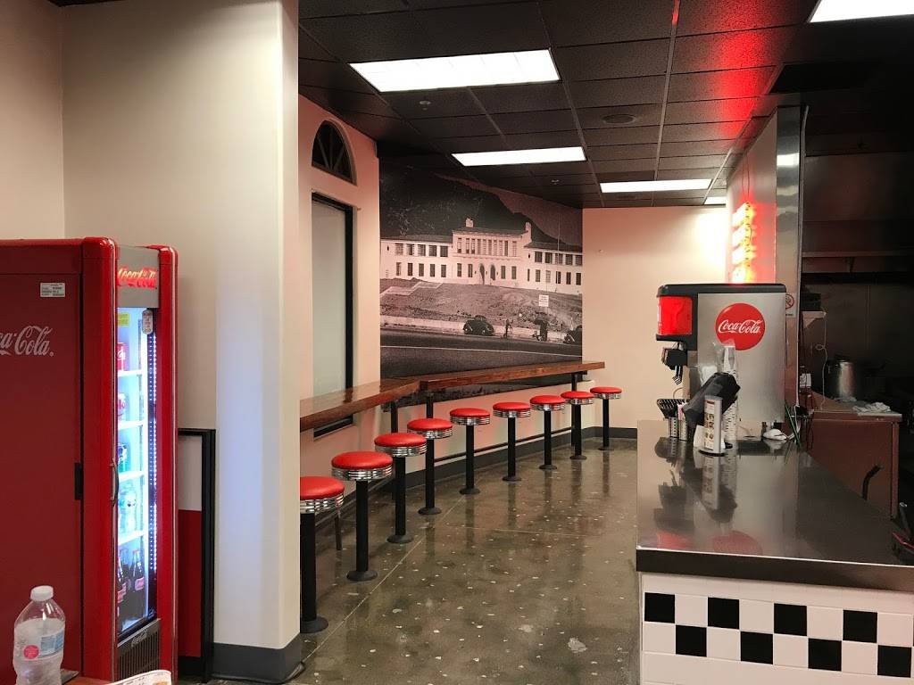 The Great White Hut | restaurant | 1500 Cañada Blvd B, Glendale, CA 91208, USA | 8184845866 OR +1 818-484-5866