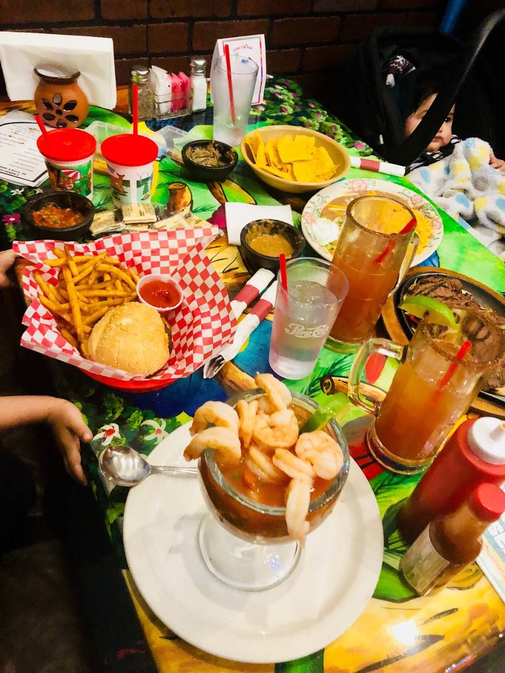 Casa Colima Mexican Restaurant & Cantina | restaurant | 6319 SW Capitol Hwy, Portland, OR 97239, USA | 5038929944 OR +1 503-892-9944