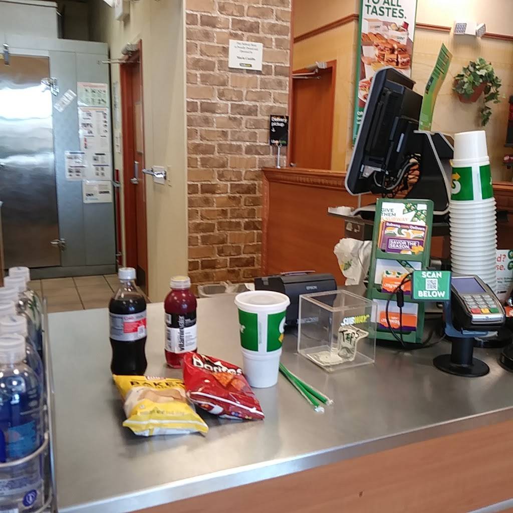 Subway | restaurant | 12853 SW 42nd St, Miami, FL 33175, USA | 3054562619 OR +1 305-456-2619