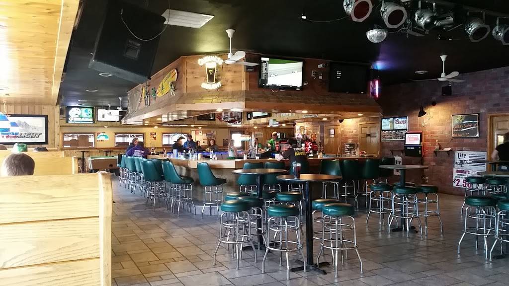 Crabbys Bar & Grill | restaurant | 826 W 1st Ave, Coal Valley, IL 61240, USA | 3097993300 OR +1 309-799-3300