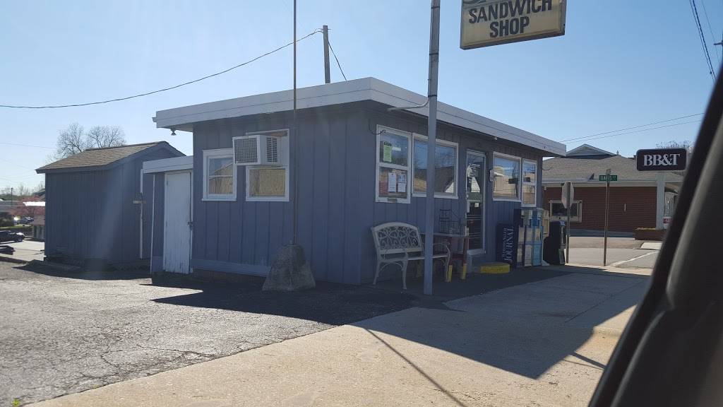 Sandwich Shop | restaurant | 200 E Main St, Pilot Mountain, NC 27041, USA | 3363682289 OR +1 336-368-2289