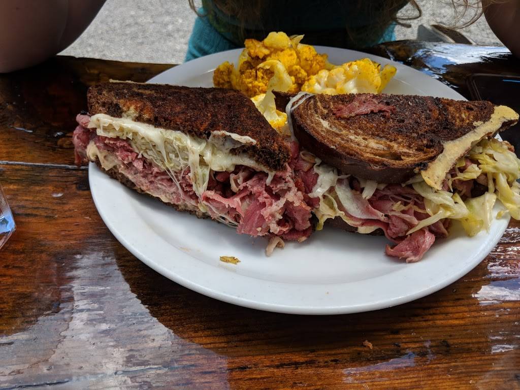 Skyway Bar & Grill | restaurant | 71545 E US-26, Zigzag, OR 97049, USA | 5036223775 OR +1 503-622-3775