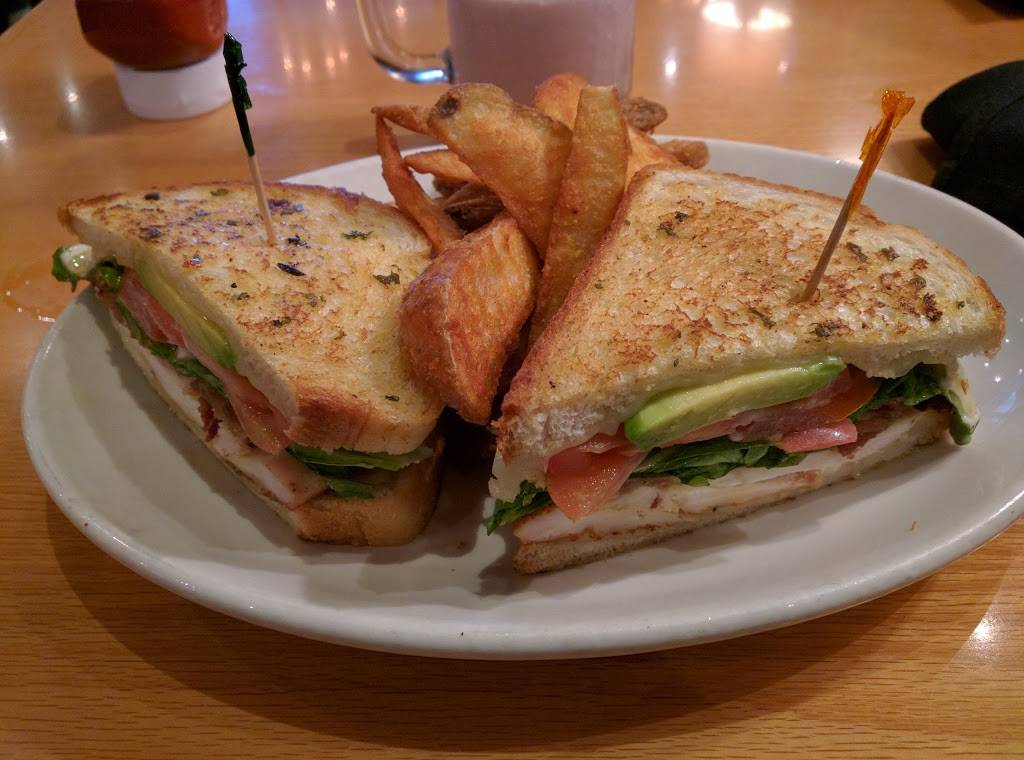 BJs Restaurant & Brewhouse | restaurant | 2206 Bridgepointe Pkwy, San Mateo, CA 94404, USA | 6509312990 OR +1 650-931-2990