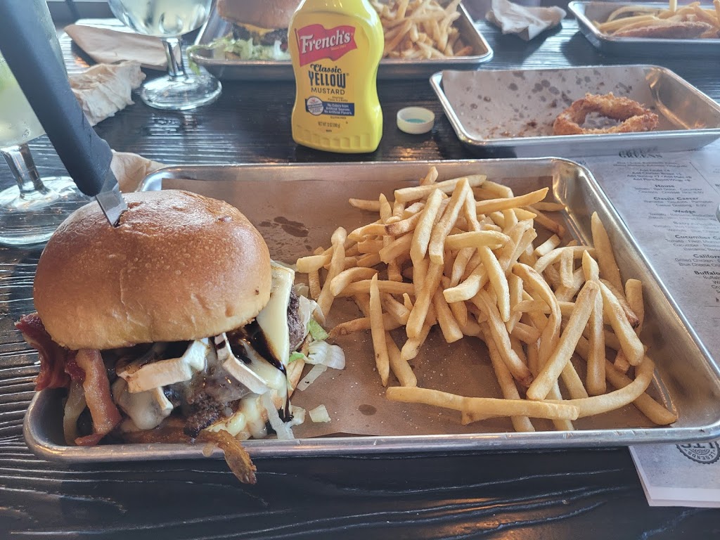 Legends Tavern & Grille - Pompano Beach | restaurant | 10 SW 6th St, Pompano Beach, FL 33060, USA | 9549333859 OR +1 954-933-3859