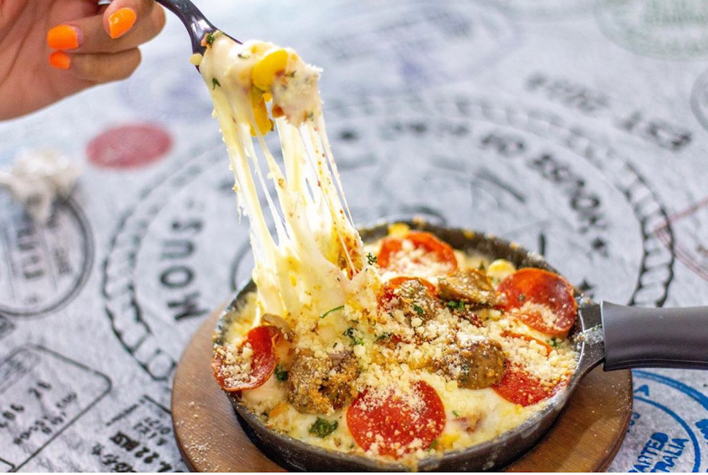 World Famous House of Mac - North Miami Beach | restaurant | 13521 Biscayne Blvd, North Miami Beach, FL 33181, USA | 7866366967 OR +1 786-636-6967