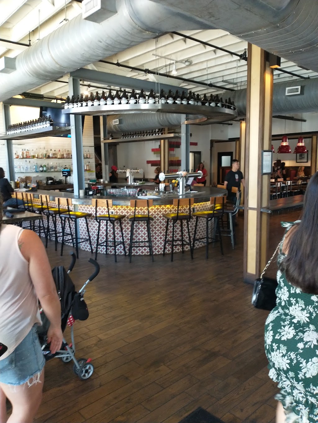 Upstairs at Strawberry Alley | restaurant | 103 Strawberry Alley, Clarksville, TN 37040, USA | 9319194777 OR +1 931-919-4777