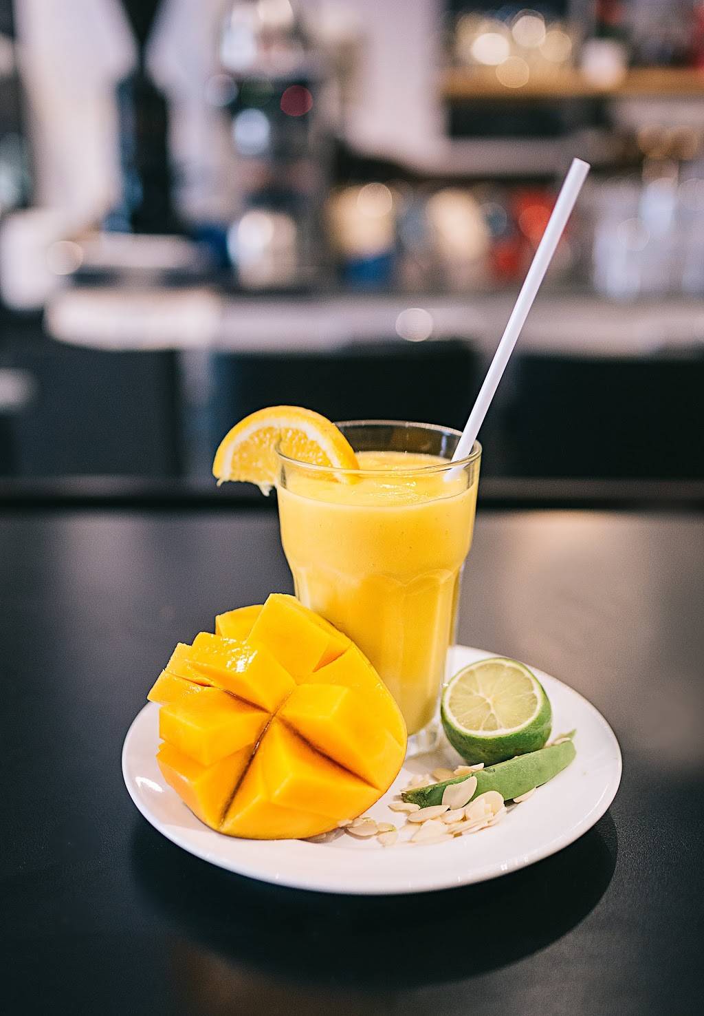 Le Lendemain dveille | restaurant | 7467 Rue St-Hubert, Montréal, QC H2R 2N5, Canada | 5142718484 OR +1 514-271-8484