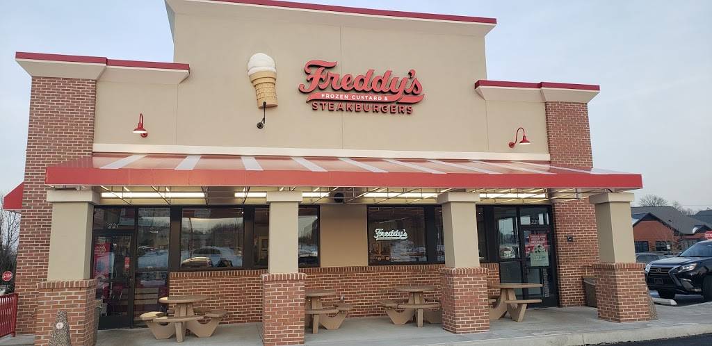 Freddys Frozen Custard & Steakburgers | restaurant | 221 Eagleview Blvd, Exton, PA 19341, USA | 4848742345 OR +1 484-874-2345