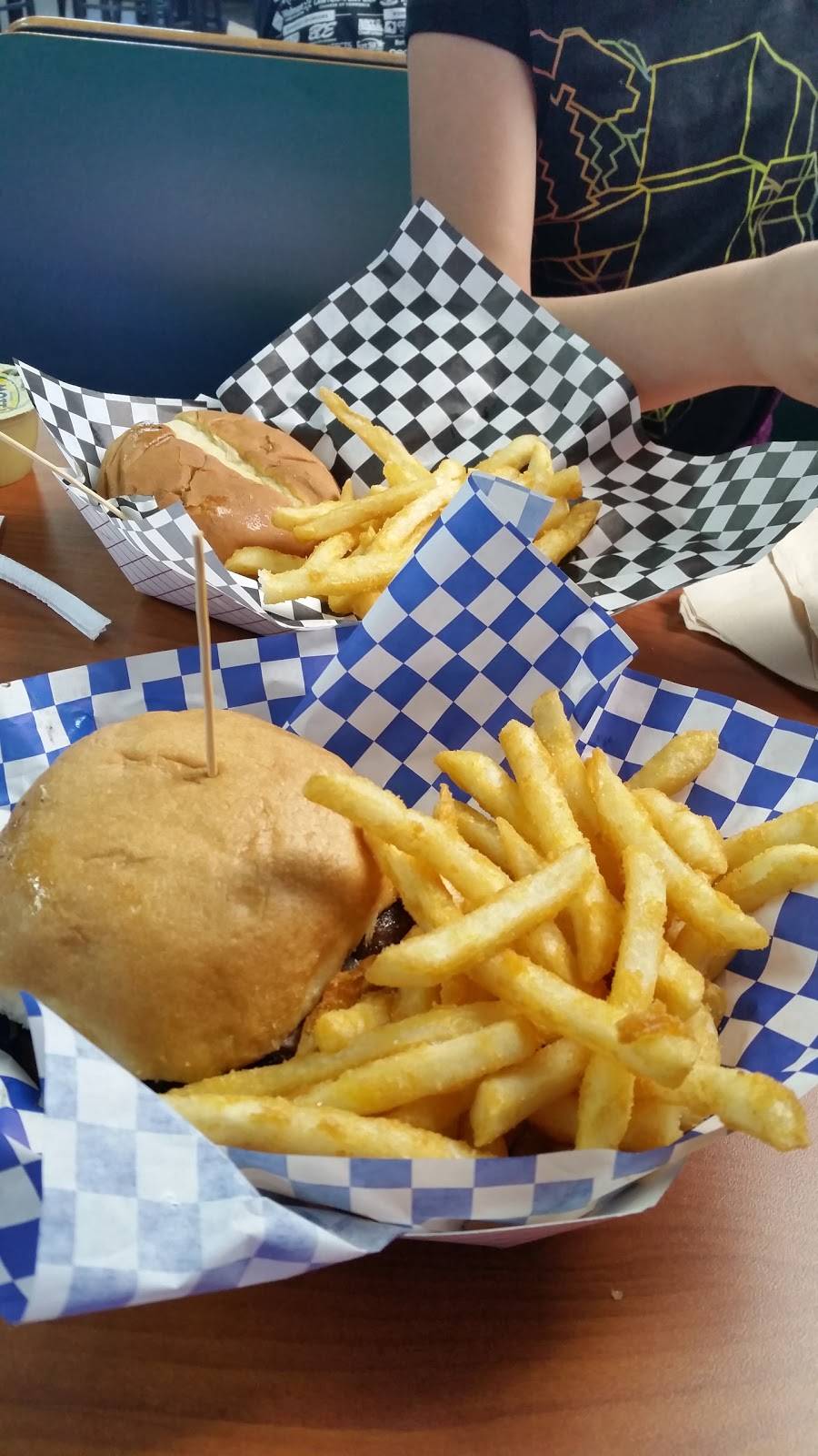 McKenzies Burger Garage | restaurant | 206 NW Dearborn Ave, Lawton, OK 73507, USA | 5803532025 OR +1 580-353-2025