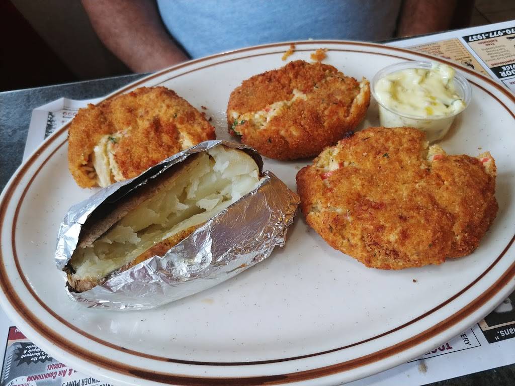 Triplets Family Restaurant | restaurant | 1947 W Main St, Stroudsburg, PA 18360, USA | 5704216566 OR +1 570-421-6566