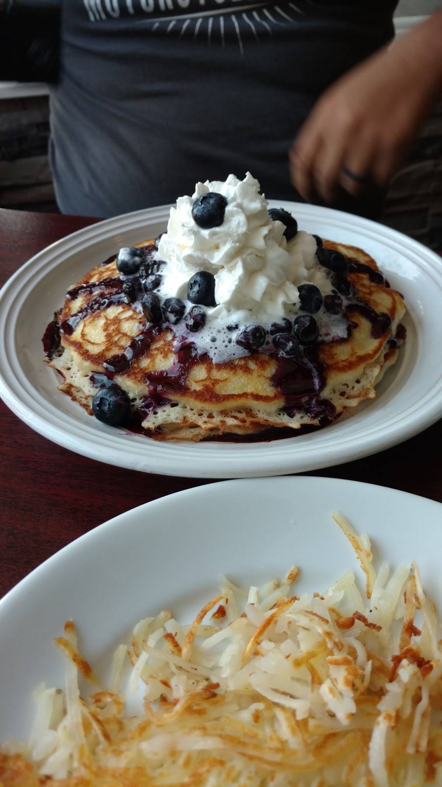 Cadillac Grill | restaurant | 135 W Si Johnson Ave, Sheridan, IL 60551, USA | 8154967003 OR +1 815-496-7003