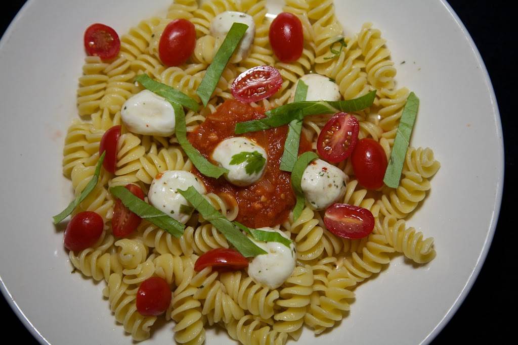 Magoos Pizza, Pasta, & More | restaurant | 1816 E High Ave, New Philadelphia, OH 44663, USA | 3303651466 OR +1 330-365-1466