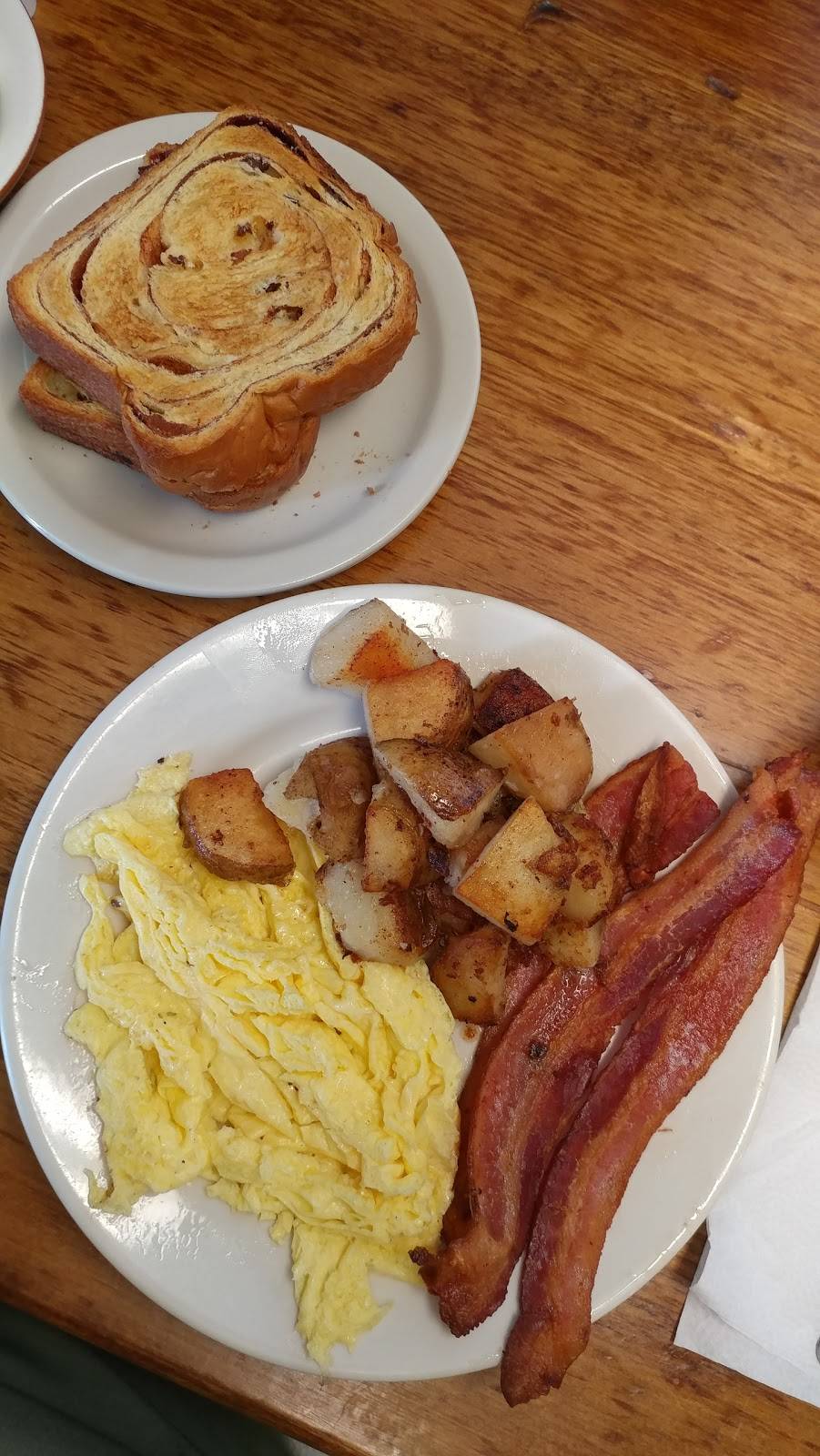 Olde Post Restaurant | restaurant | 15 Chester St, Chester, NH 03036, USA | 6038879971 OR +1 603-887-9971