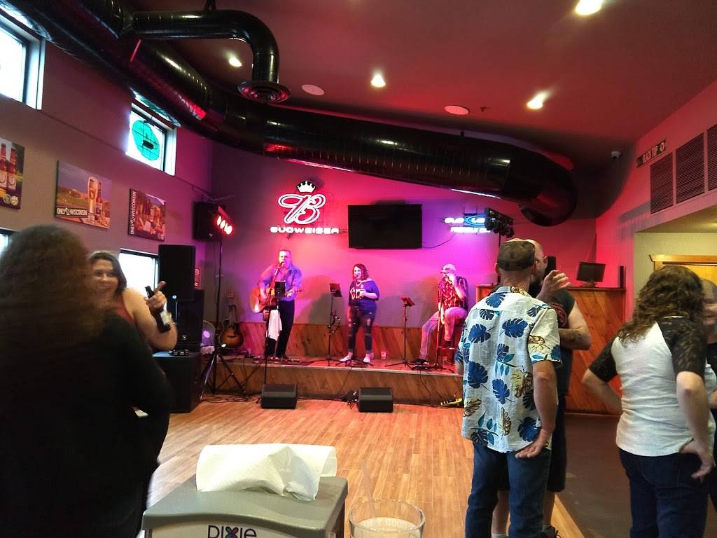 Friendly Inn | restaurant | 1335 17th St, Monroe, WI 53566, USA | 6083259983 OR +1 608-325-9983