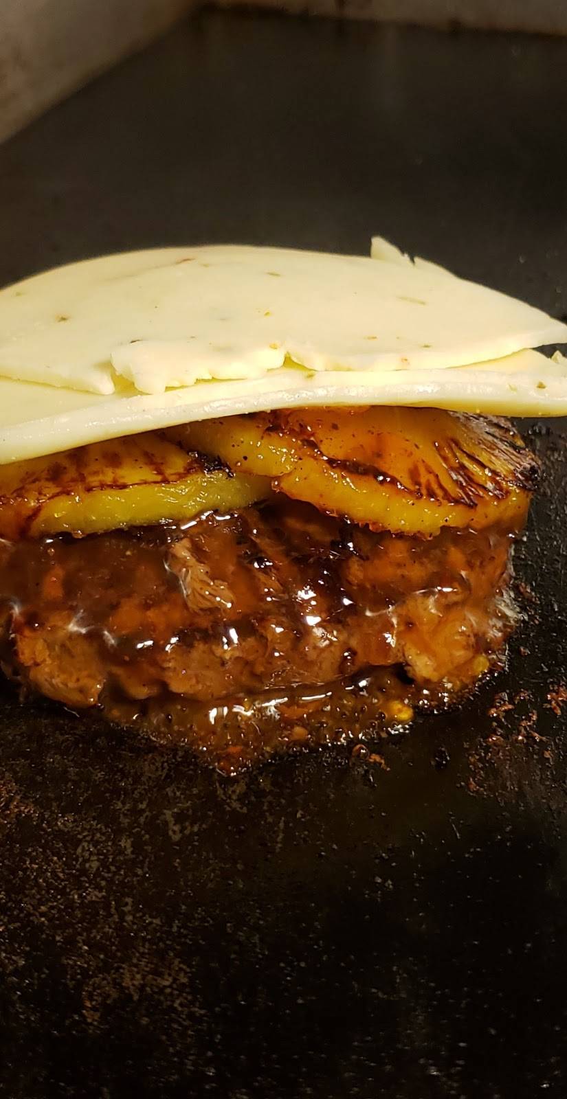 Pinky’s Bar and Grill | restaurant | 2123 N 15th St, Sheboygan, WI 53081, USA | 9207836605 OR +1 920-783-6605