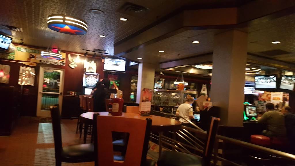 TGI Fridays | restaurant | 17430 W Bluemound Rd, Brookfield, WI 53045, USA | 2626419215 OR +1 262-641-9215