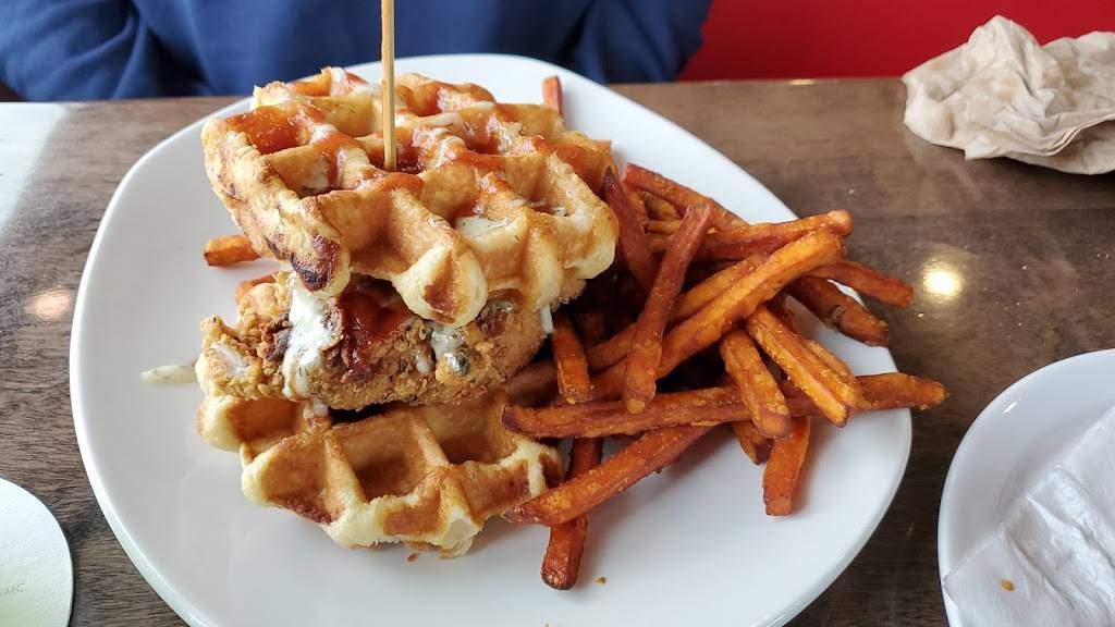 St. Louis Bar & Grill | restaurant | 1354 Innisfil Beach Rd, Innisfil, ON L9S 4B7, Canada | 7052943355 OR +1 705-294-3355