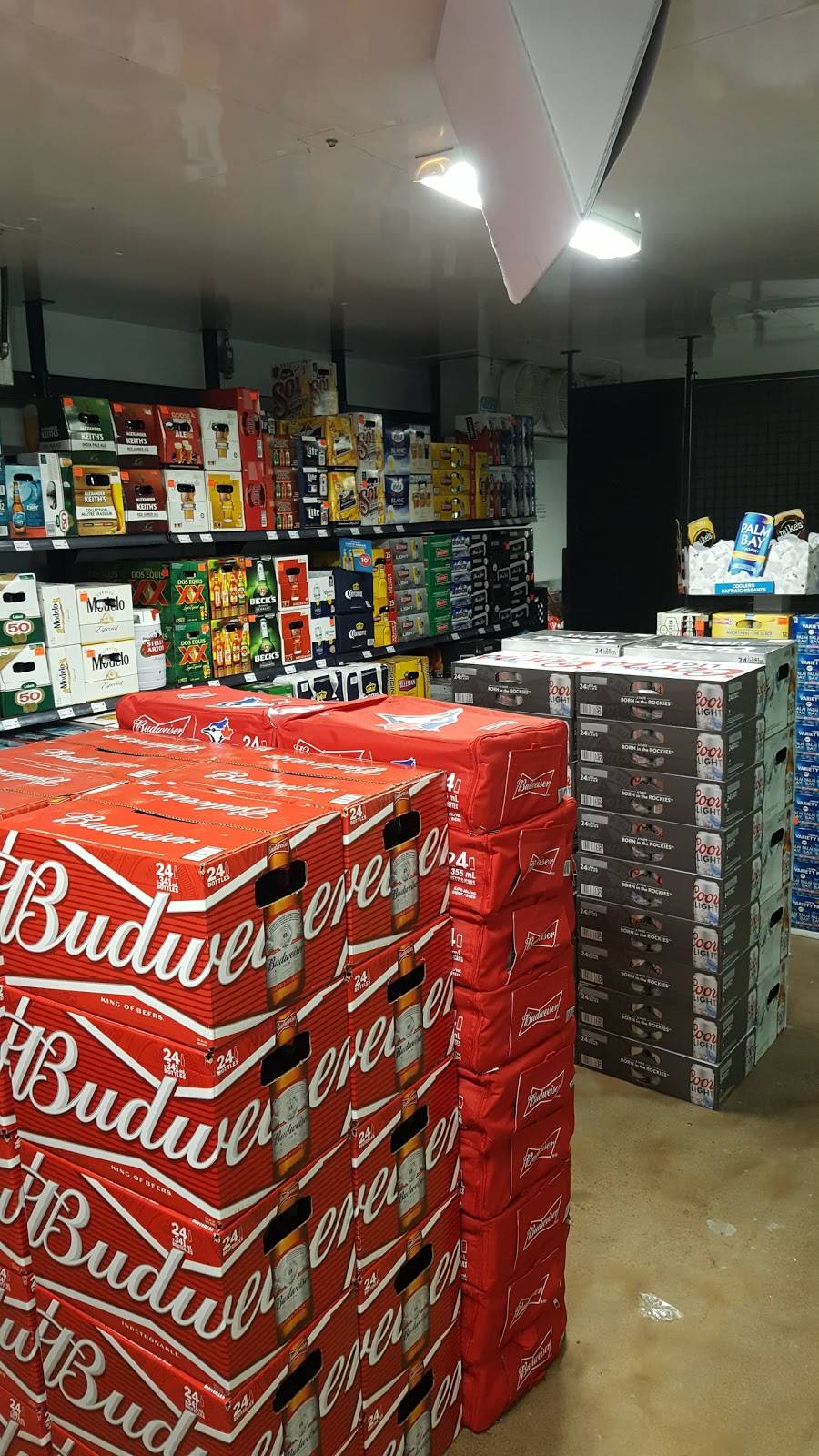 Couche-Tard | meal takeaway | 700 Rue Galt O, Sherbrooke, QC J1H 1Z2, Canada | 8195651533 OR +1 819-565-1533