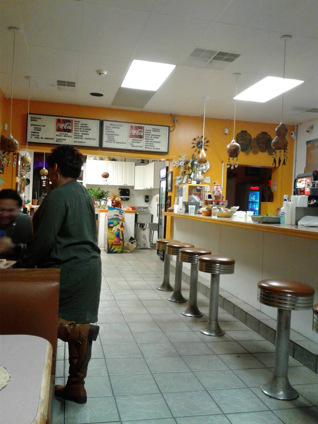 Los Molcajetes Taqueria Restaurant | restaurant | 155 Irving Ave, Bridgeton, NJ 08302, USA | 8564595024 OR +1 856-459-5024