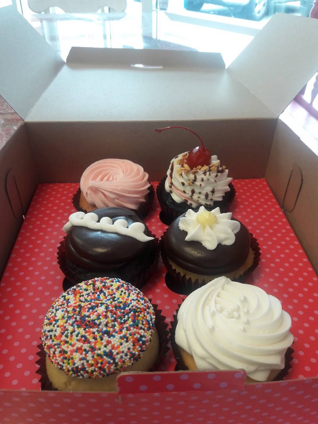 Small Cakes | restaurant | 330 Bland Blvd, Newport News, VA 23602, USA | 7573690890 OR +1 757-369-0890