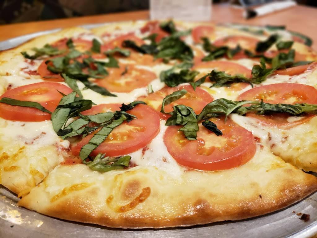 Numero Uno Pizza | restaurant | 39438 Trade Center Dr, Palmdale, CA 93551, USA | 6619474545 OR +1 661-947-4545