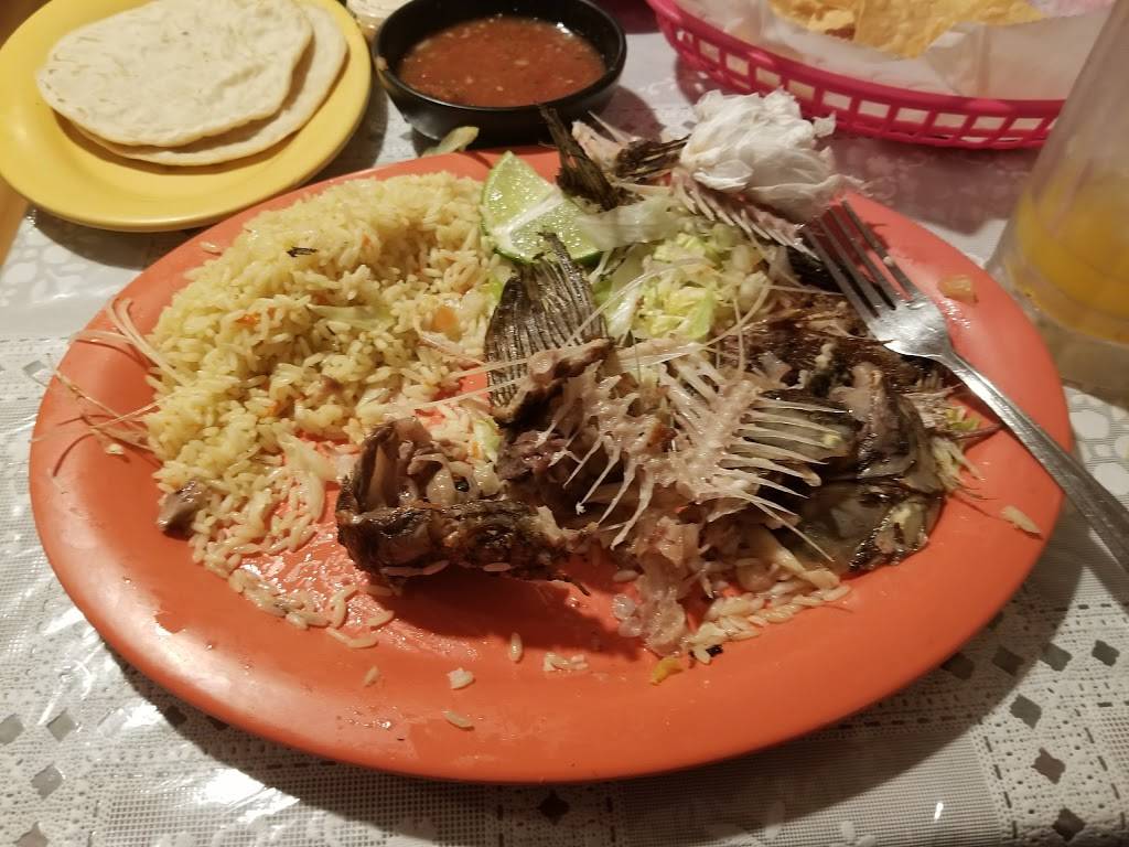 La Chocita Grill | restaurant | 210 Loudoun St SE, Leesburg, VA 20175, USA | 7034432319 OR +1 703-443-2319