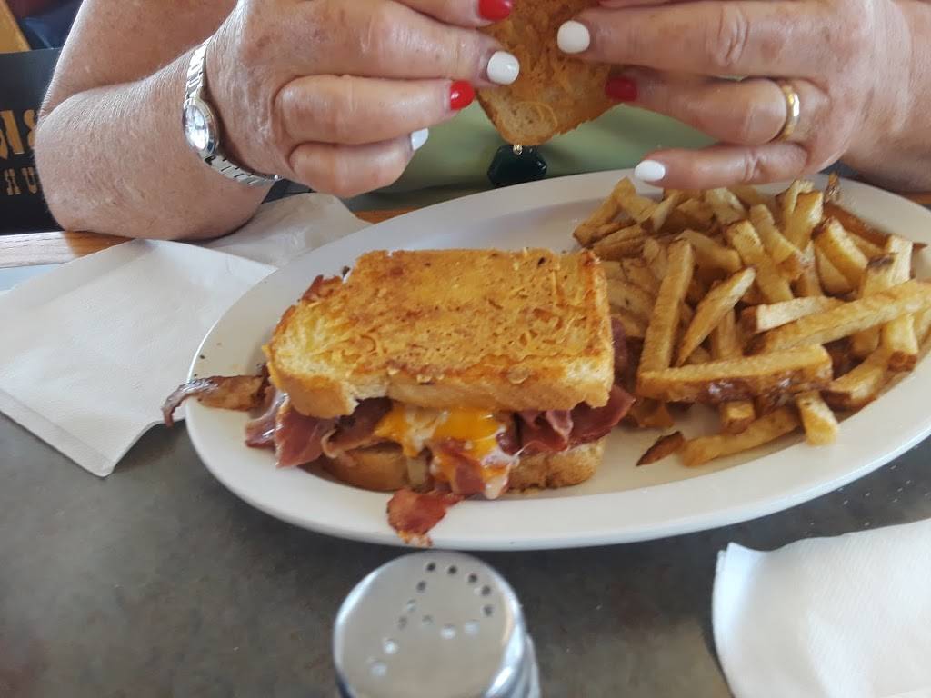 Bravo Burgers | restaurant | 16880 Sportsman Center, Adelanto, CA 92301, USA | 7602464813 OR +1 760-246-4813