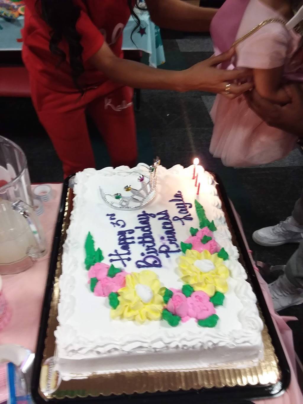 Chuck E. Cheeses | restaurant | 26104 Great Northern Shop Center, North Olmsted, OH 44070, USA | 4407349929 OR +1 440-734-9929