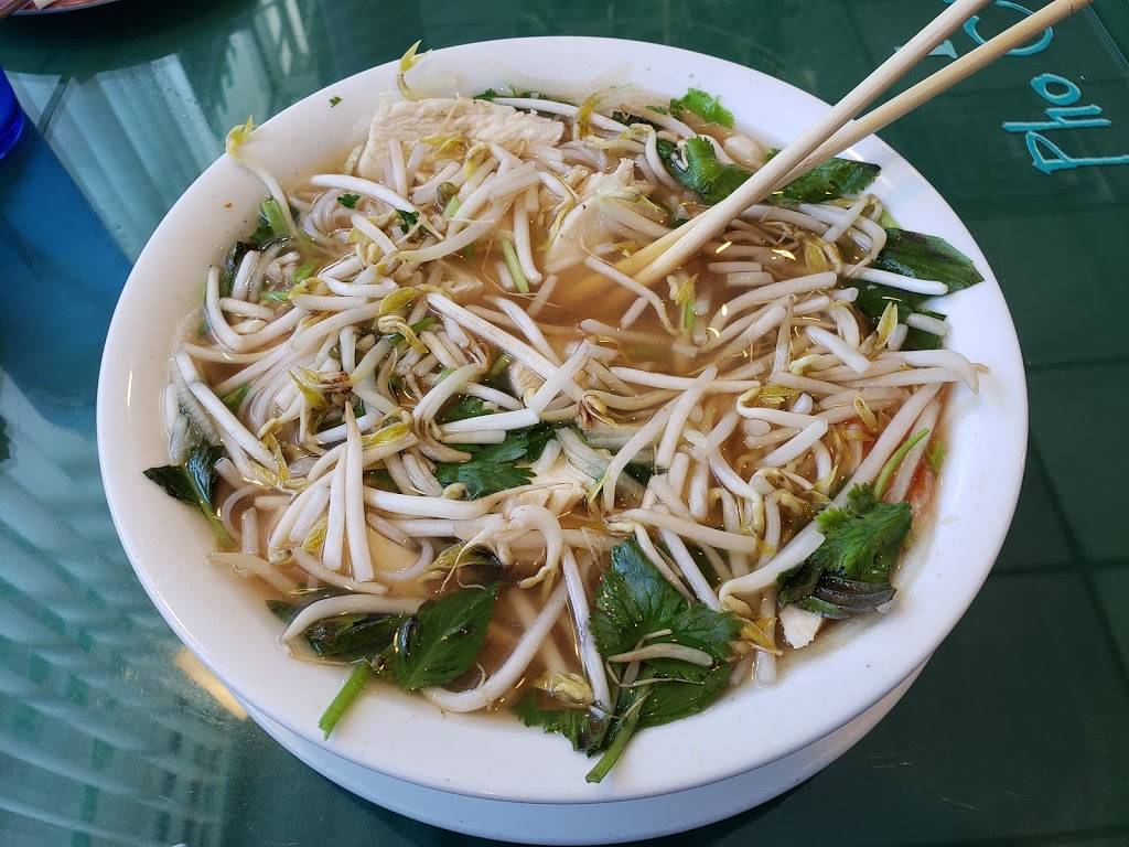 Pho Chau | restaurant | 1640 W Mockingbird Ln, Dallas, TX 75235, USA | 2146789600 OR +1 214-678-9600