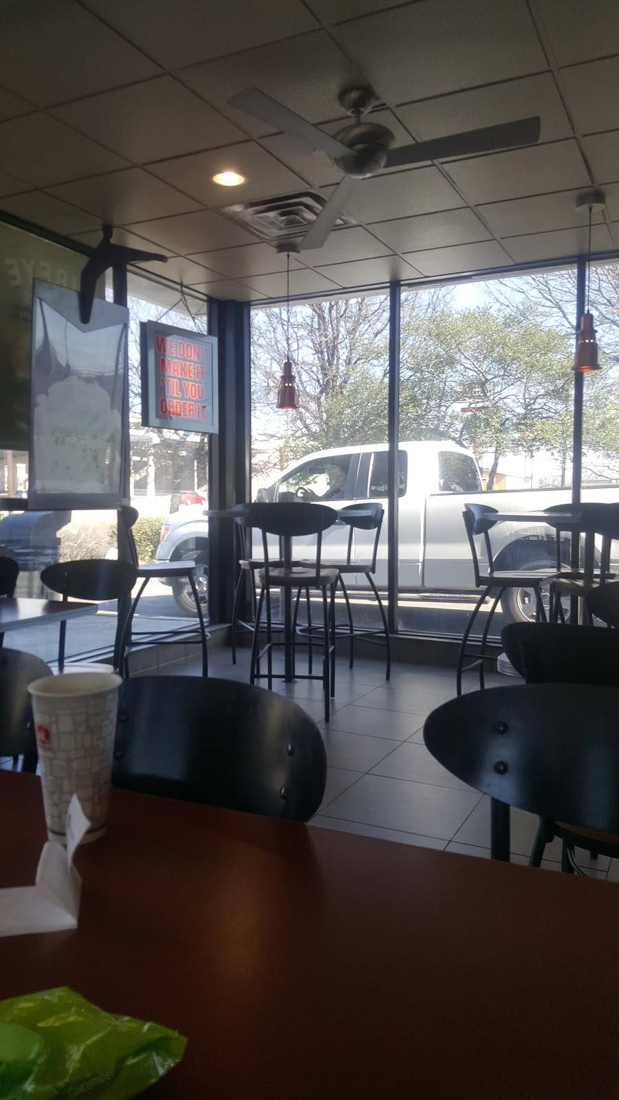 Jack in the Box | restaurant | 6133 E Ben White Blvd, Austin, TX 78741, USA | 5123890490 OR +1 512-389-0490