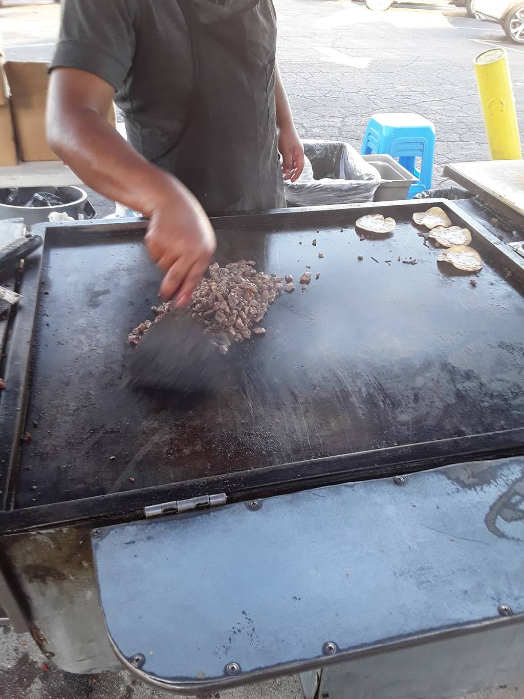 Tacos Naomi | restaurant | Unnamed Road, Northridge, CA 91324, USA | 2135508158 OR +1 213-550-8158