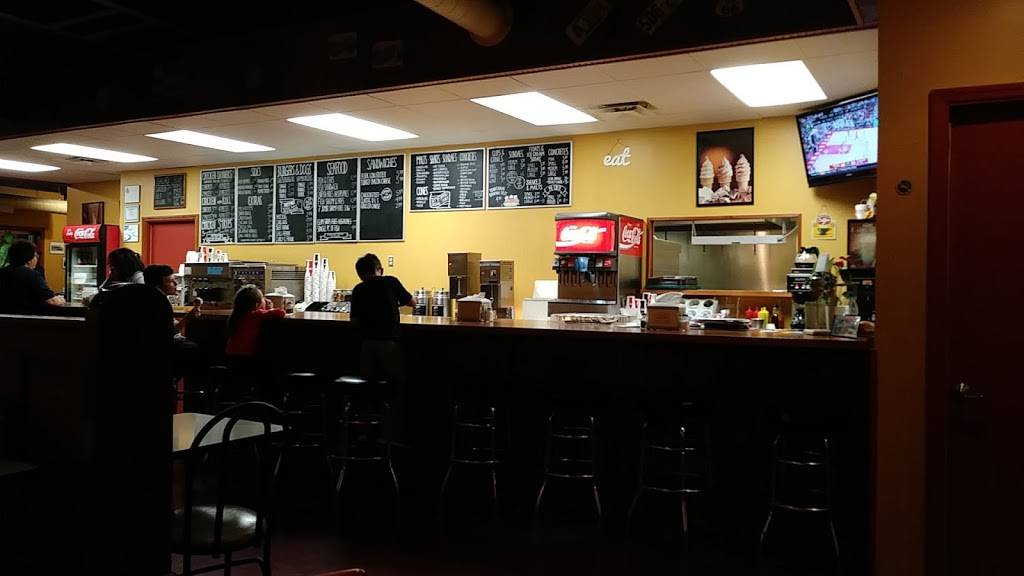 Youngs Restaurant & Ice Creamery | restaurant | 206 Meramec Station Rd, Valley Park, MO 63088, USA | 6362256677 OR +1 636-225-6677