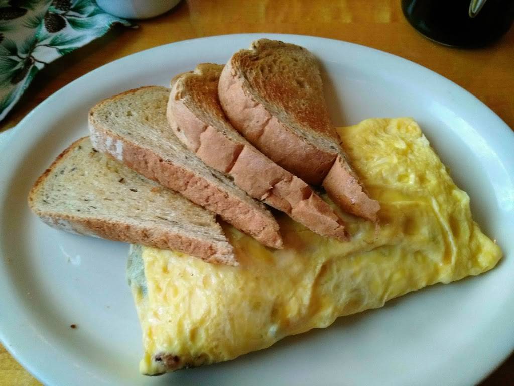 Crosstone Restaurant | restaurant | 1132 S Main St, Bryant Pond, ME 04219, USA | 2076742392 OR +1 207-674-2392