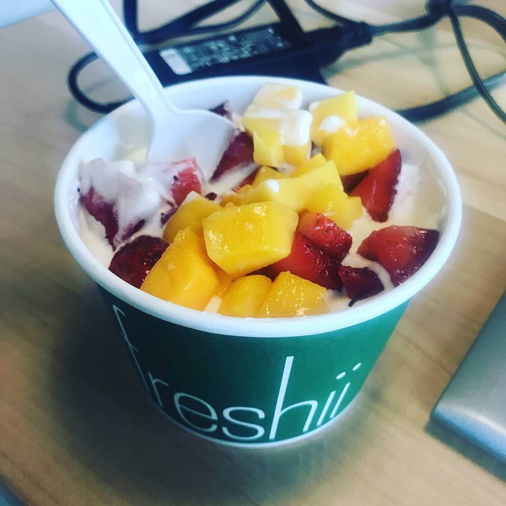 Freshii | restaurant | 646 Erb St W, Waterloo, ON N2T 2K8, Canada | 2266464562 OR +1 226-646-4562