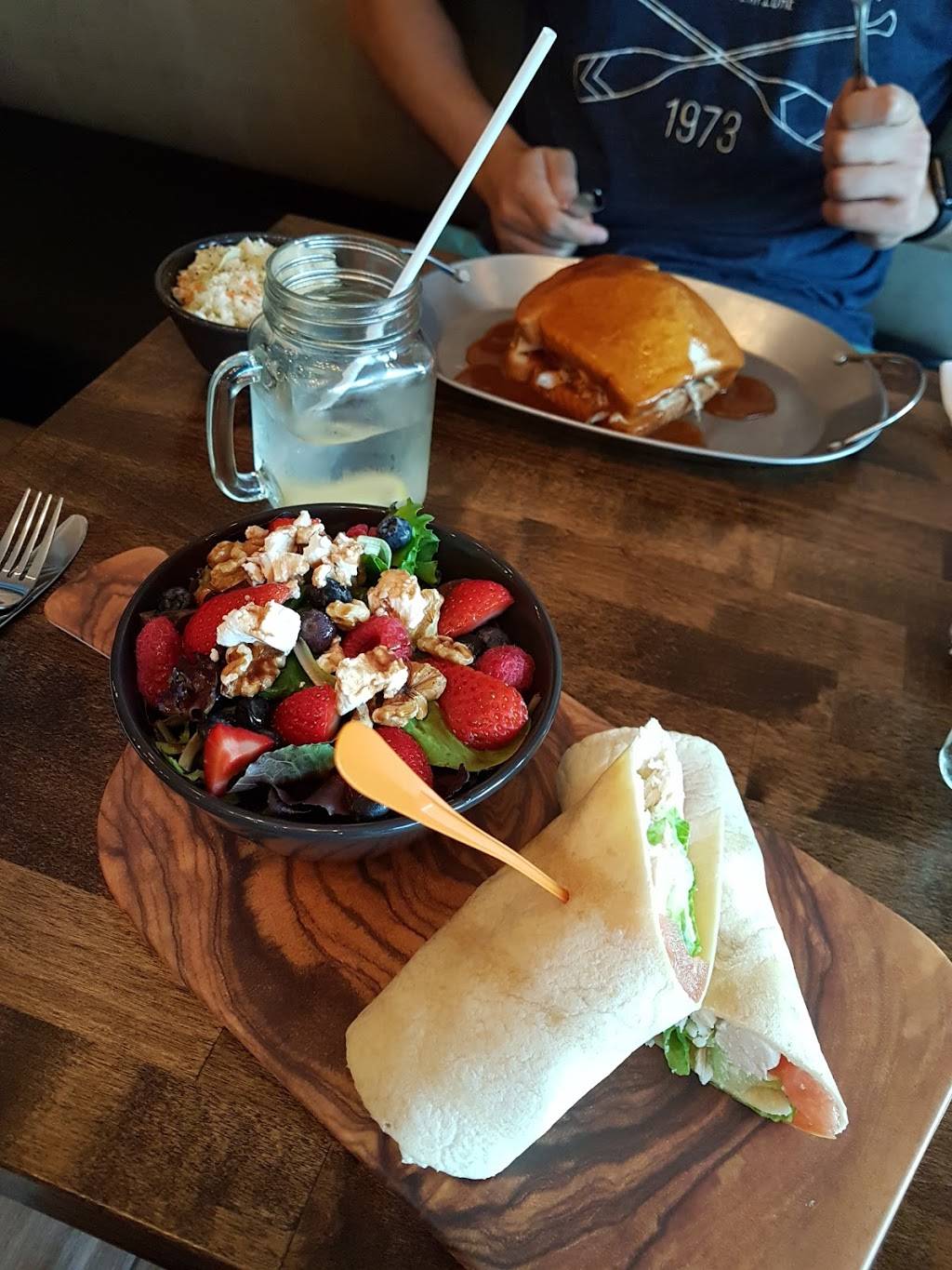 Rustik Rotisserie | restaurant | 730 Lakeshore Rd E, Mississauga, ON L5G 1J6, Canada | 9059902520 OR +1 905-990-2520