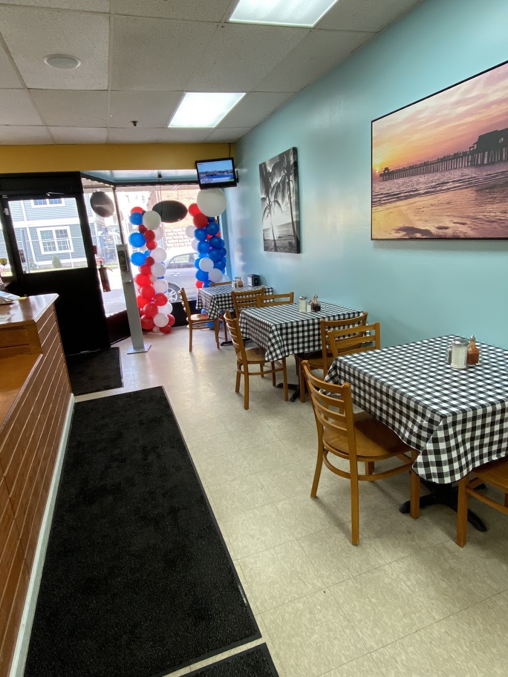 Tropical Taste and Grill | restaurant | 606 S Main St, Waterbury, CT 06706, USA | 2037253478 OR +1 203-725-3478